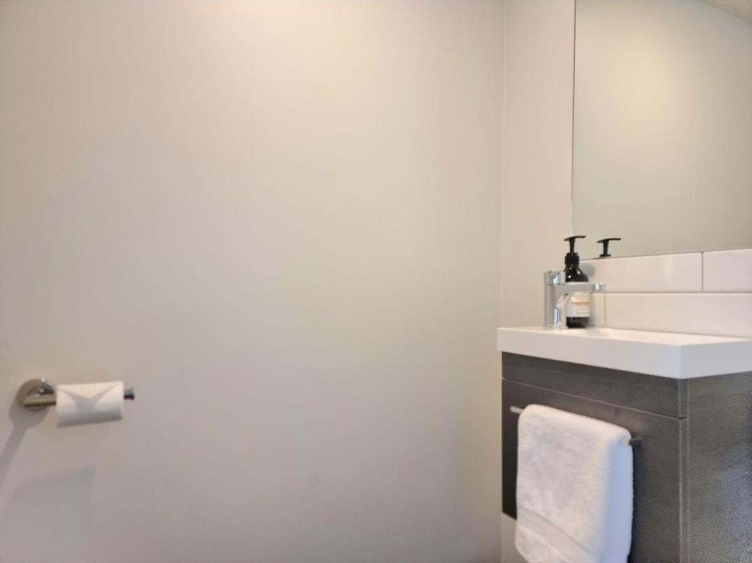 Addington Townhouse With Carpark 8Mins Walk To Hagley Park South Villa Christchurch Room photo